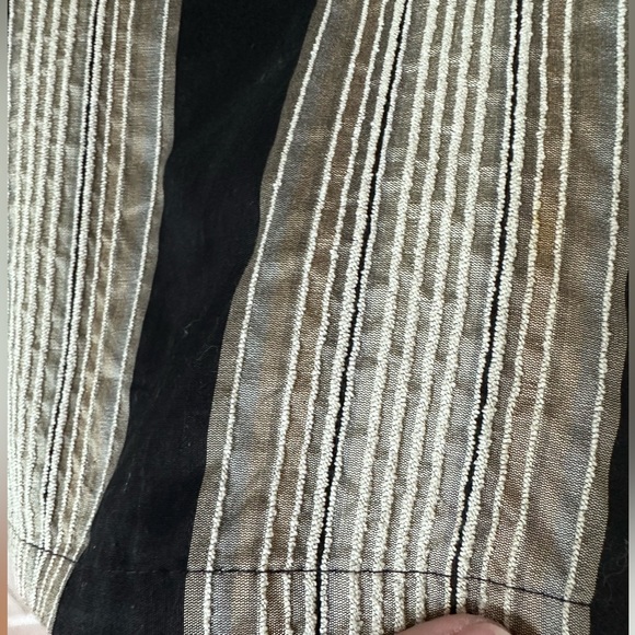 Alice + Olivia Cropped Striped Pants. Size 0 - Picture 3 of 12